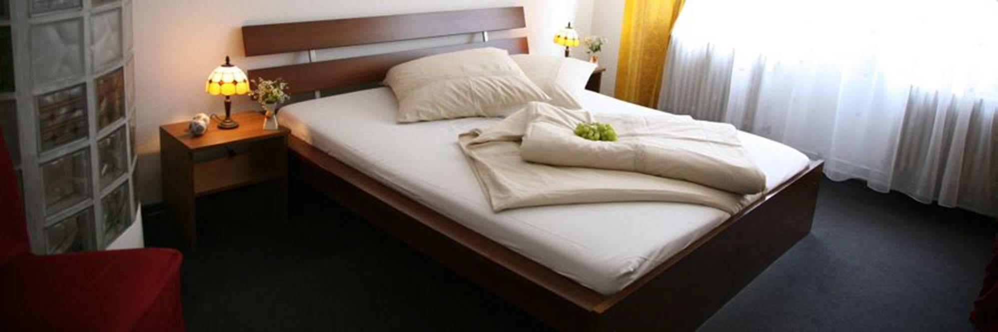Hotel Pension Insor Berlin Exterior photo
