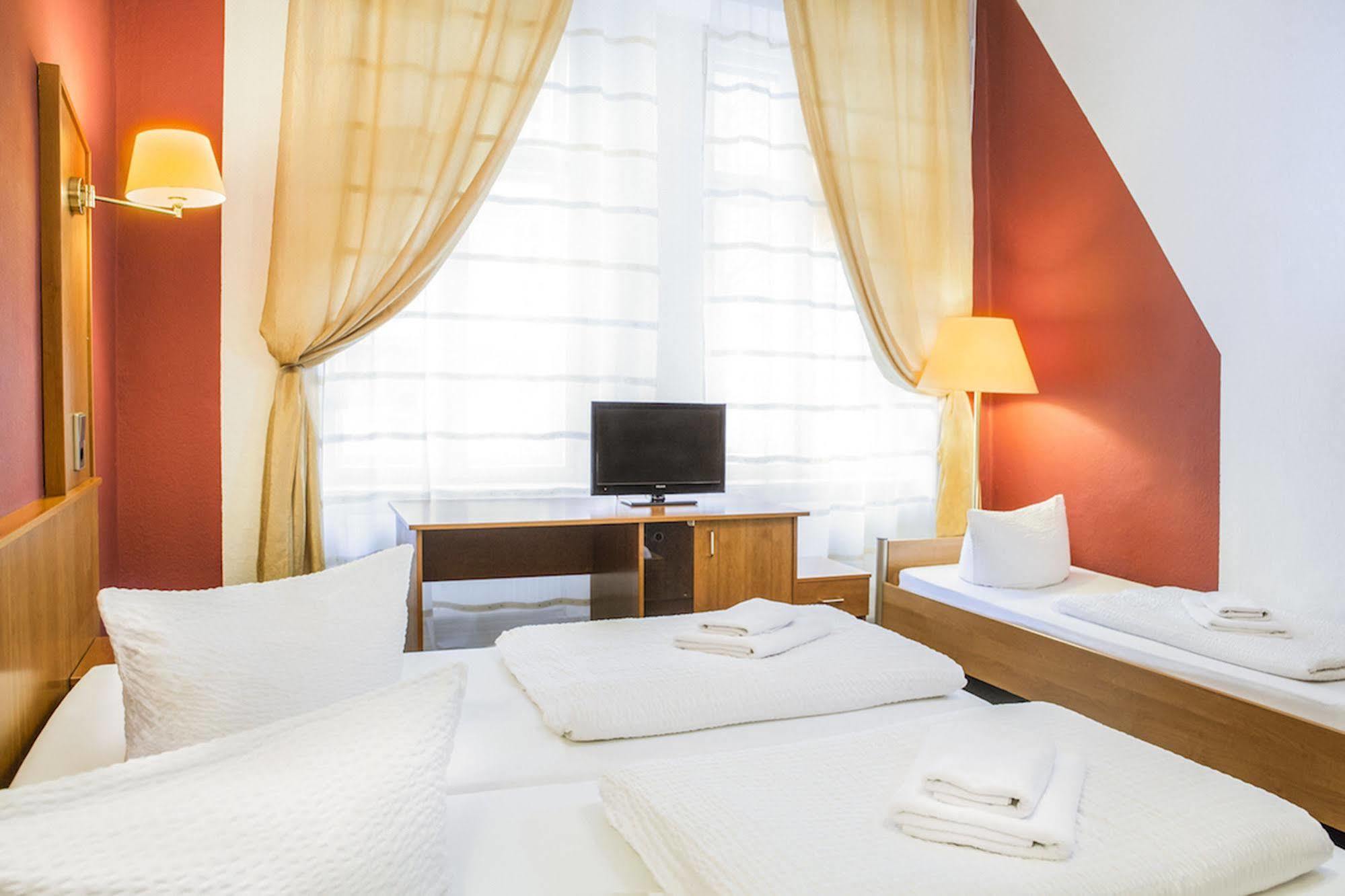 Hotel Pension Insor Berlin Exterior photo